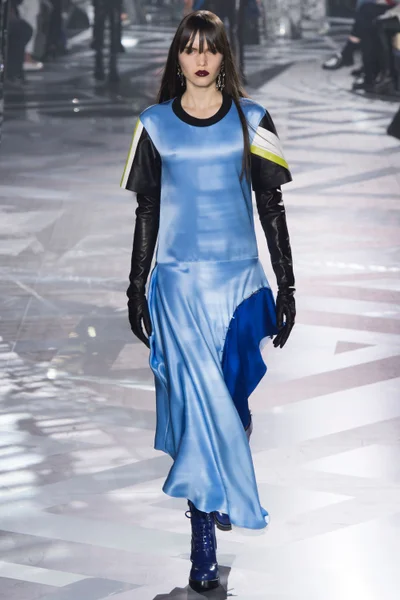 Look 10